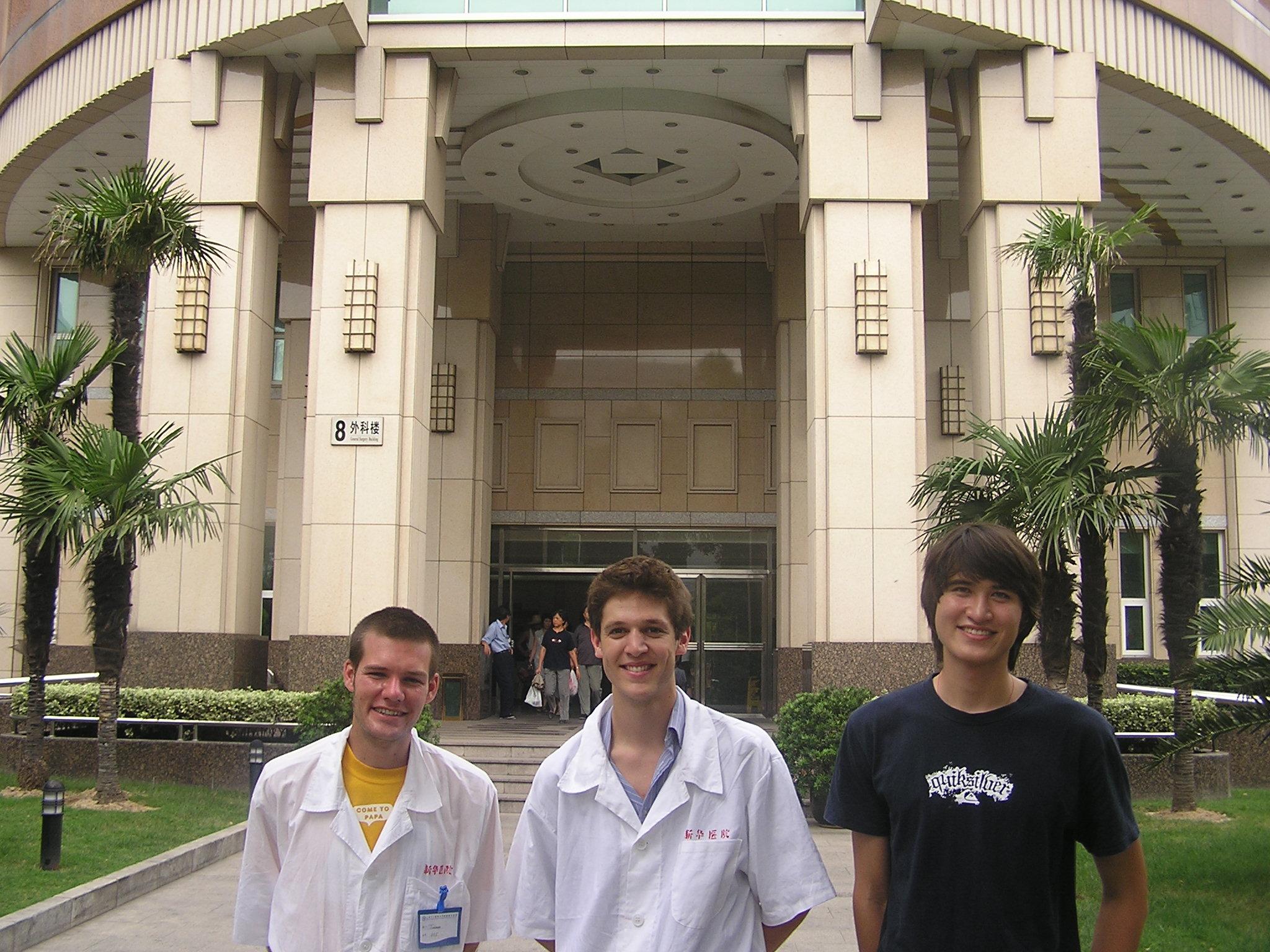 Projects Abroad medical interns pose for a photo outside a local hospital in China during their Medicine internship. A group of Medicine interns pose outside the entrance of a hospital during their medical placements in China.